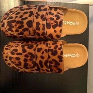 Leopard Print Slip-On Shoes